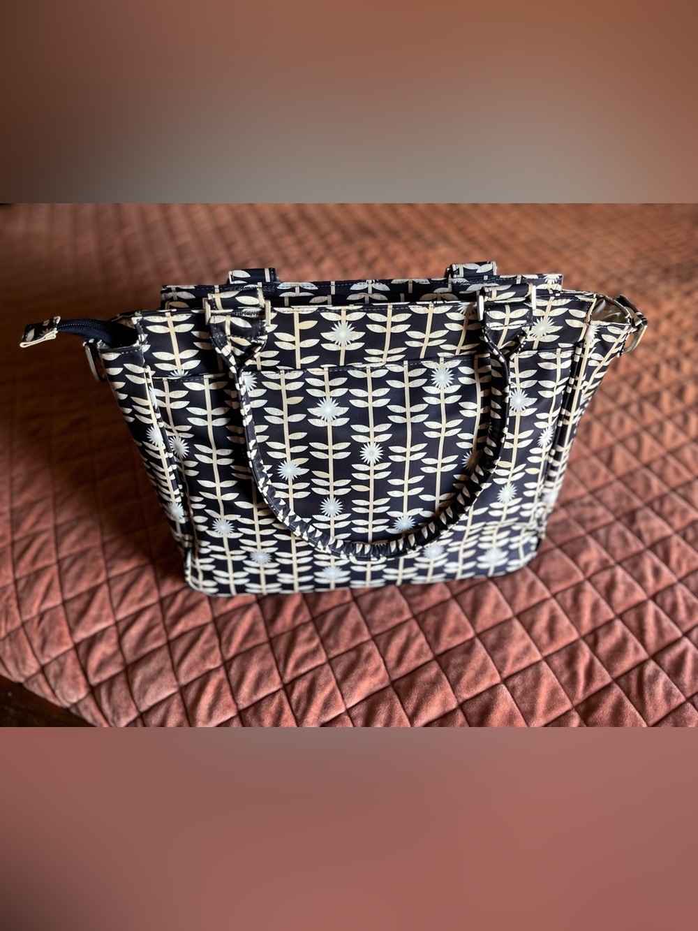 JuJuBe Be Classy diaper bag in the "Dandy Lines" print NEW without tags - Picture 2 of 15